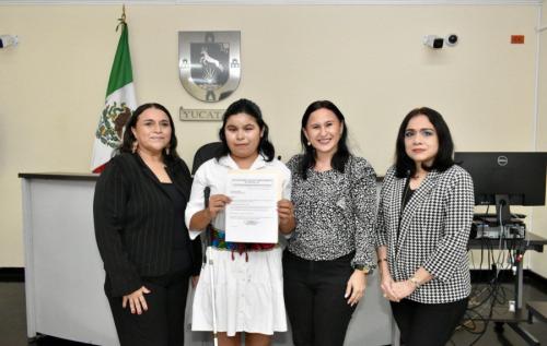 Reconocen labor de joven abogada con discapacidad visual que trabaja en el Poder Judicial del Estado